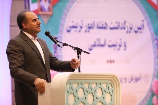 خانوادهها و مدارس برای تربیت نسلی موفق، باید ارزشهای مشترکی را شکل دهند خانوادهها و مدارس برای تربیت نسلی موفق، باید ارزشهای مشترکی را شکل دهند