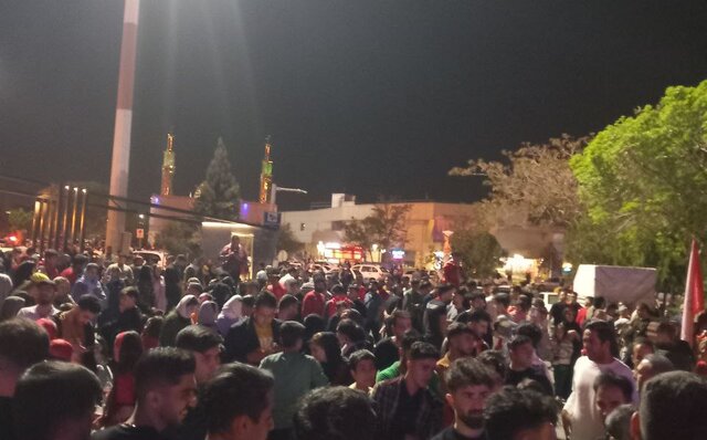 جشن خیابانی تراکتوریها پس از برد دراماتیک جشن خیابانی تراکتوریها پس از برد دراماتیک