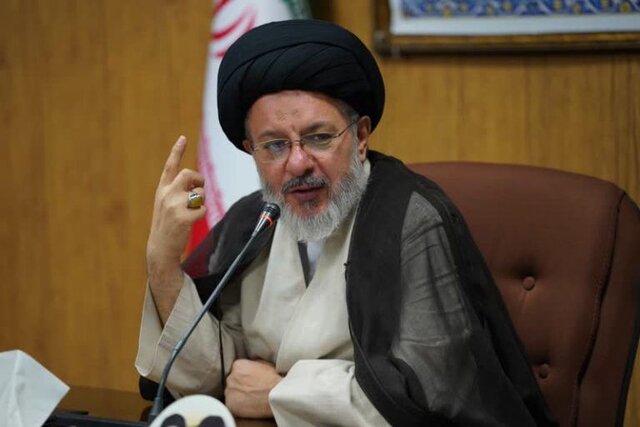 امامزادگان باید به قطب فرهنگی کشور تبدیل شوند