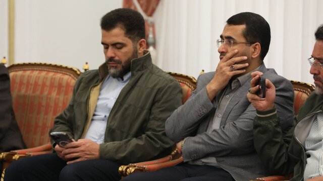 حضور جمعی از همراهان و خانوادههای شهدای سقوط بالگرد ریاست جمهوری در معراج شهدای خدمت