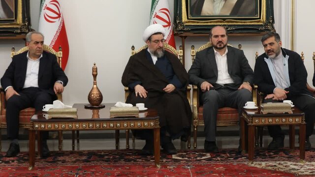 ادای احترام به شهدای سانحه سقوط بالگرد رئیس جمهوری