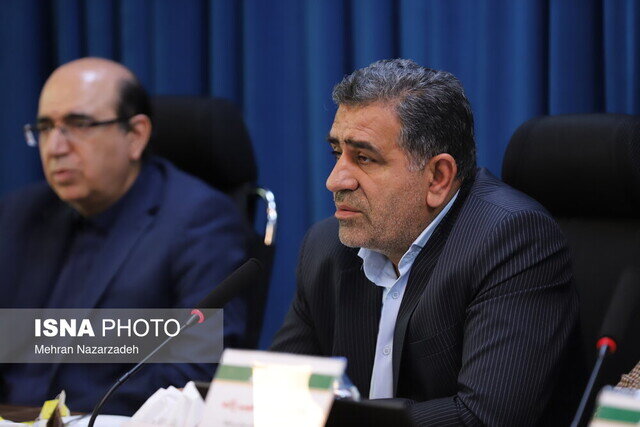 دولت و مجلس در یک سو قرار دارند دولت و مجلس در یک سو قرار دارند