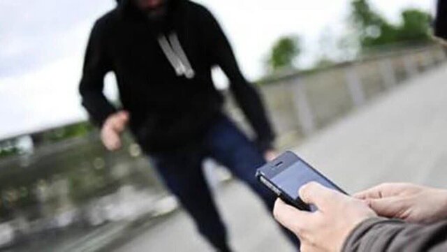 دستگیری قاپ زن حرفه ای و کشف سرقتهای۲۰ میلیاردی در تبریز دستگیری قاپ زن حرفه ای و کشف سرقتهای۲۰ میلیاردی در تبریز