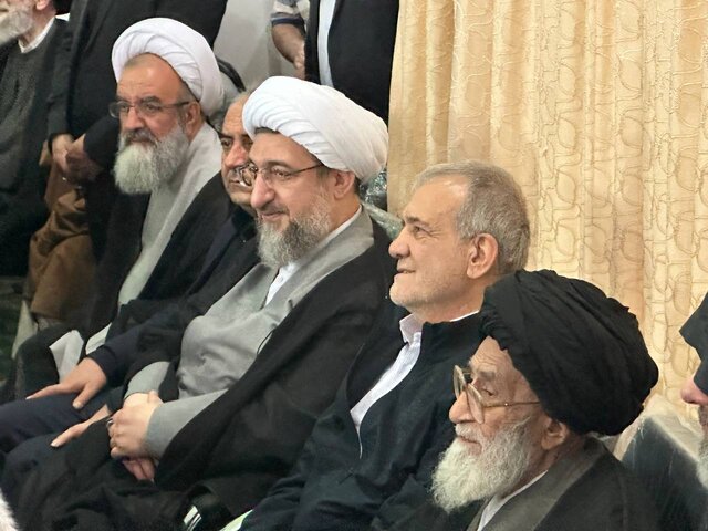 برگزاری آیین گرامیداشت شهدای خدمت در تبریز با حضور سرزده رئیسجمهور برگزاری آیین گرامیداشت شهدای خدمت در تبریز با حضور سرزده رئیسجمهور