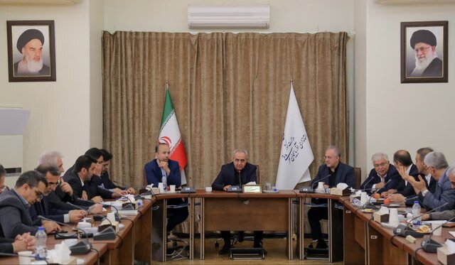 آغاز عملیات اجرایی ساخت ۱۴۴۰ مگاوات نیروگاه برق خورشیدی در آذربایجان شرقی