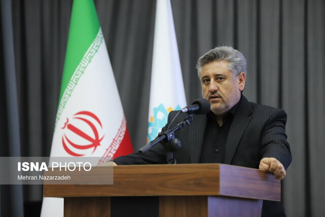 نماینده مردم تبریز: هرکس که قلم خود را بفروشد، شرافتش را خدشهدار میکند