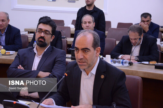 کلنگزنی ۱۱ واحد نیروگاه خورشیدی سه مگاواتی در تبریز