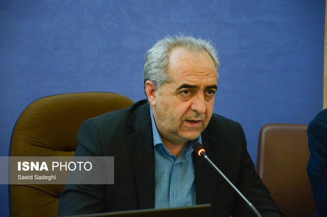 کلنگزنی ۱۱ واحد نیروگاه خورشیدی سه مگاواتی در تبریز