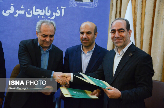 کلنگزنی ۱۱ واحد نیروگاه خورشیدی سه مگاواتی در تبریز