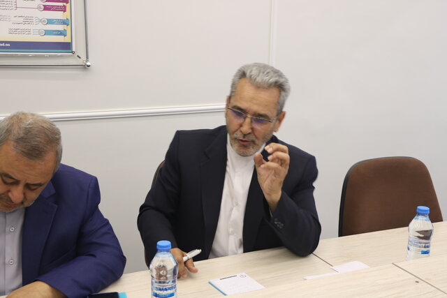 بررسی جایگاه اندیشههای امام خمینی (ره) در عصر حاضر