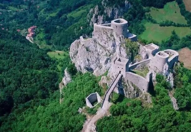 حجم بالای تردد گردشگران و فعالسازی ظرفیت اسکان اضطراری در سالنهای عمومی کلیبر حجم بالای تردد گردشگران و فعالسازی ظرفیت اسکان اضطراری در سالنهای عمومی کلیبر