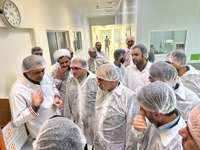 بازدید اعضای کمیسیون اقتصادی مجلس از واحد تولیدی دارو در تبریز بازدید اعضای کمیسیون اقتصادی مجلس از واحد تولیدی دارو در تبریز