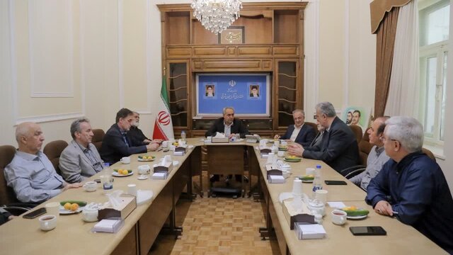 بازاریان نقشی پررنگ در ثبات جامعه دارند بازاریان نقشی پررنگ در ثبات جامعه دارند