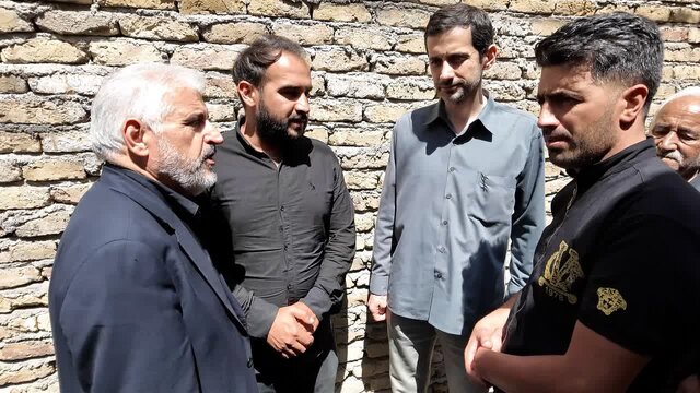 دیدار فرزند رئیس جمهور و مشاور امور ایثارگران استاندار آذربایجان شرقی با خانواده شهدای تجاوز رژیم صهیونیستی