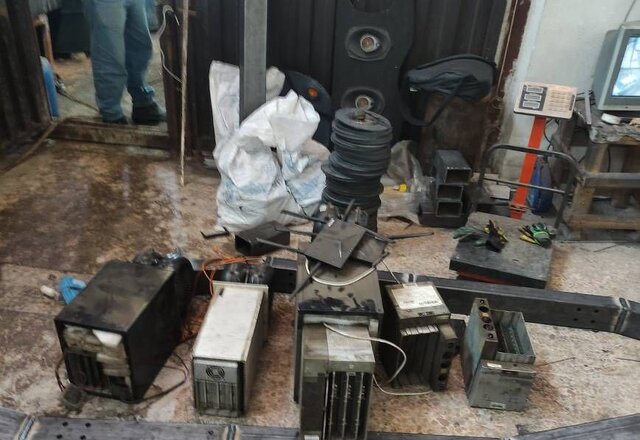 کشف و جمعآوری ۱۶ ماینر غیر مجاز در تبریز کشف و جمعآوری ۱۶ ماینر غیر مجاز در تبریز