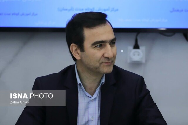 قرآن را با رویکرد معناگرایی به جوان مدرن امروزی ارائه کنیم