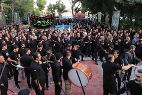 حضور دکتر پزشکیان، رئیس جمهور در آیین عزاداری عصر تاسوعا در جمع هیأت حسینی تبریز در محل استانداری آذربایجان شرقی
