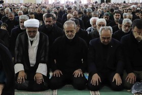 بهرام سرمست، استاندارد آذربایجان شرقی و مسعود پزشکیان، رئیس‌جمهور در نماز ظهر عاشورا - تبریز