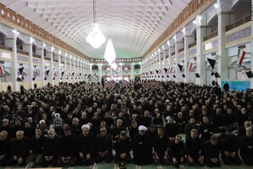 اقامه نماز ظهر عاشورا در تبریز