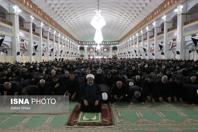 حضور دکتر پزشکیان در نماز ظهر عاشورا در مصلی امام خمینی(ره) تبریز