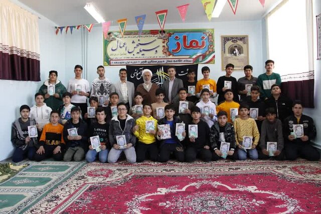 پای صحبت مدیری که مدرسه‌ را به خانه دوم ۲۰۰ دانش‌آموزش تبدیل کرد