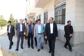 میرحمایت میرزاده ، معاون حقوقی و امور مجلس وزارت آموزش و پرورش و  اسفندیار صادقی ، مدیرکل آموزش و پرورش استان آذربایجان شرقی در روز دوم برگزاری آزمون استخدامی آموزش و پرورش در آذربایجان شرقی
