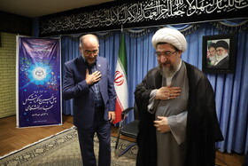 حجت‌الاسلام احمد مطهری اصل نماینده ولی‌فقیه در استان و امام جمعه تبریز ،علی اصغر فاتحی‌فر رییس سازمان جهاد دانشگاهی استان در دیدار جهادگران دانشگاهی‌ آذربایجان‌شرقی  با نماینده ولی فقیه در استان