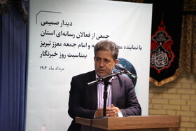 سخنرانی احمد مرادپور مدیر خانه مطبوعات آذربایجان شرقی در دیدار صمیمی اصحاب رسانه استان با نماینده ولی فقیه