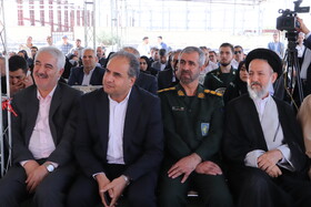 سید‌علی فقیه رئیس دفتر نماینده ولی‌فقیه آذربایجان شرقی و بهرام سرمست، استاندار آذربایجان شرقی در آئین کلنگ‌زنی همزمان پنج باب مدرسه در راستای نهضت توسعه عدالت در فضاها و کیفیت آموزشی - تبریز