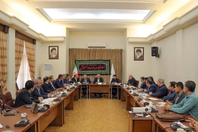 تحویل پنل‌های خورشیدی به آذربایجان‌شرقی عملیاتی نشده است/ گزارش‌ها به رئیس‌جمهور با واقعیت همخوانی ندارد