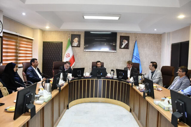 دانشگاه باید به یک نهاد استراتژیک برای حل مسائل کشور تبدیل شود