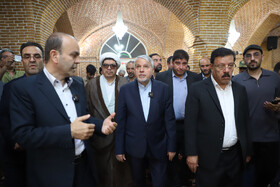رضا صالحی امیری وزیر میراث فرهنگی، گردشگری و صنایع دستی در حال بزدید از مسجد جامع شهرستان سراب