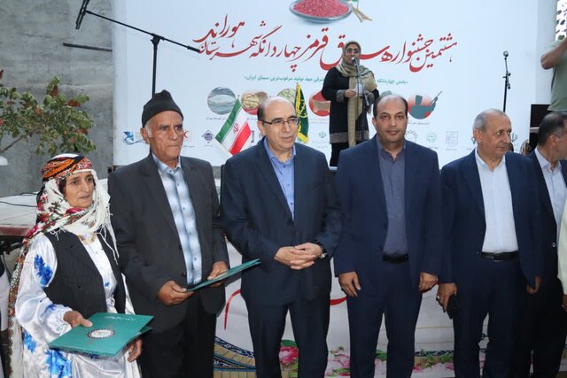 احکام اولین زوج بازنشسته عشایری آذربایجان‌شرقی اعطا شد
