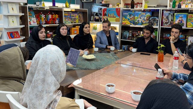 «آوازخوان طاس» نمایشی کمدی با رگه‌هایی از تلخی