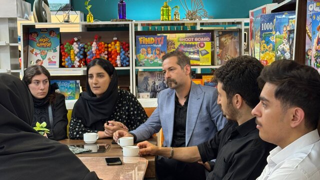 «آوازخوان طاس» نمایشی کمدی با رگه‌هایی از تلخی