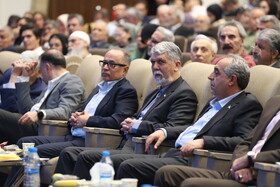 سید عباس صالحی وزیر فرهنگ و ارشاد اسلامی و بهرام سرمست، استاندار آذربایجان شرقی در کنگره بین‌المللی بزرگداشت استاد شهریار - تبریز