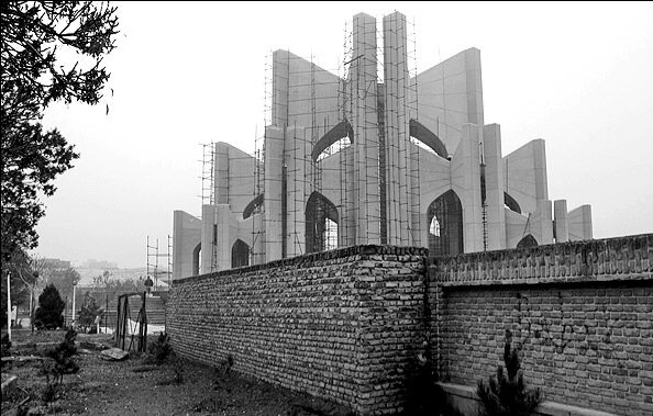 شهریار، احیاگر روح هزاران شاعر خفته در دل مقبرهالشعرا