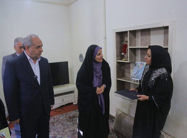 دستور وزیر راه و شهرسازی برای تامین مسکن خانواده ۲ دانش آموز شهید تبریزی