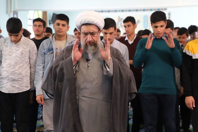 بهار تعلیم و تربیت در تبریز به عطر نماز معطر شد بهار تعلیم و تربیت در تبریز به عطر نماز معطر شد