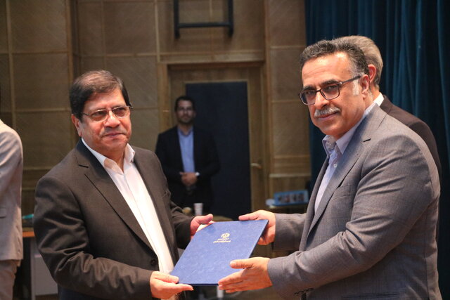 دانشگاهها تنها به آموزش و پژوهش محدود نشوند