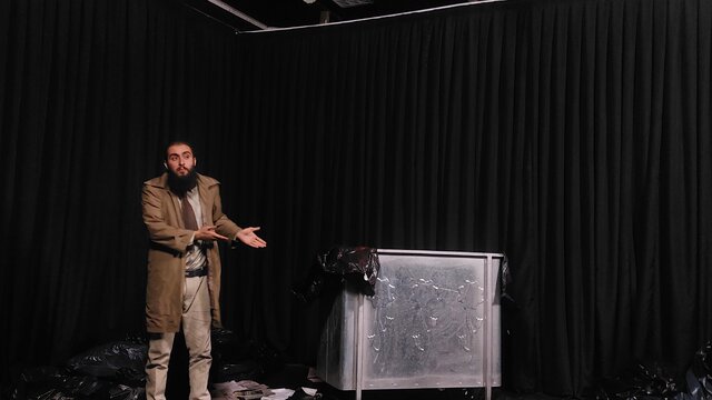 روایتی از تنهایی انسان معاصر در «قلادهای برای یک سگ مُرده»