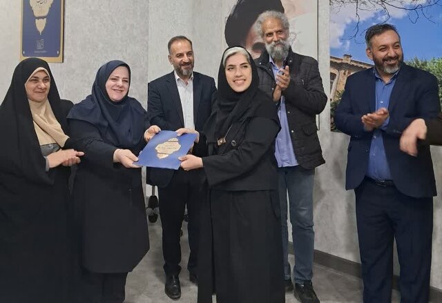تجلیل از خدمات رسانه‌ای «سیدرضا علوی» طنزپرداز، مدیر فرهنگی، رزمنده و جانباز هشت‌ سال دفاع مقدس در تبریز