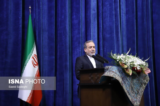 پزشکیان عاشق آموزش و مدرسهسازی است پزشکیان عاشق آموزش و مدرسهسازی است