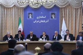 عباس عراقچی وزیر امور خارجه و  بهرام سرمست، استاندار آذربایجان شرقی و روح الله متفکر آزاد نمایندهٔ مجلس شورای اسلامی در نشست «دیپلماسی اقتصادی»آذربایجانشرقی