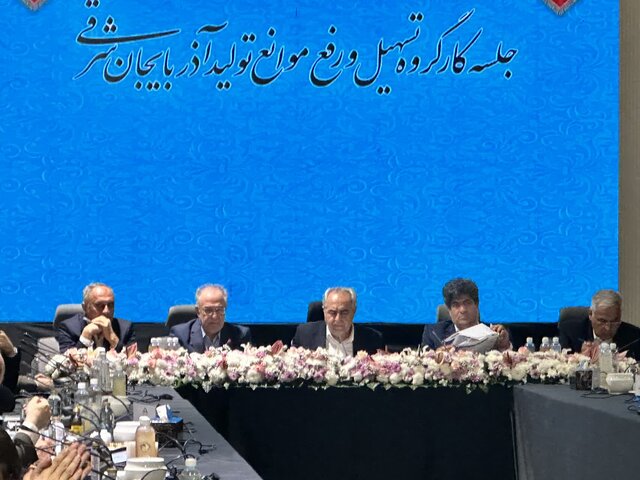 استاندار: پشت بام سوله‌های صنعتی در آذربایجان‌ شرقی به پنل‌های خورشیدی مجهز شود