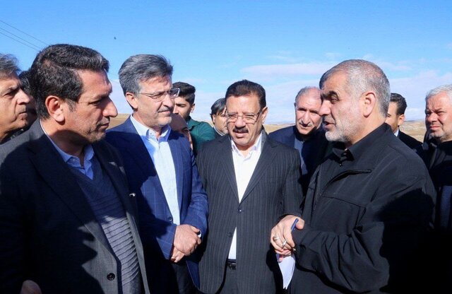 نائب رئیس مجلس تاکید کرد: لزوم حمایت از سرمایه‌گذاری داخلی و خارجی