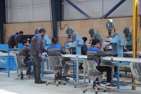 بازدید وزیر اقتصاد از واحد های صنعتی و گلخانه‌ای منطقه آزاد ارس