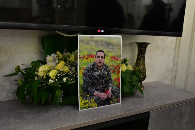 شهیدی که بر مزار خویش فاتحه می‌خواند