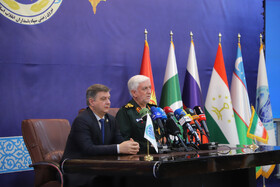  سردار ولی معدنی، فرمانده رزمایش و معاون عملیات نیروی زمینی سپاه و ژنرال «سرگي پیسانی» نماینده کمیته اجرایی ساختار منطقه‌ای ضد تروریسم سازمان همکاری‌های شانگهای در نشست خبری رزمایش مشترک ضد تروریستی سهند ۲۰۲۵

