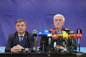  سردار ولی معدنی، فرمانده رزمایش و معاون عملیات نیروی زمینی سپاه و ژنرال «سرگي پیسانی» نماینده کمیته اجرایی ساختار منطقه‌ای ضد تروریسم سازمان همکاری‌های شانگهای در نشست خبری رزمایش مشترک ضد تروریستی سهند ۲۰۲۵

